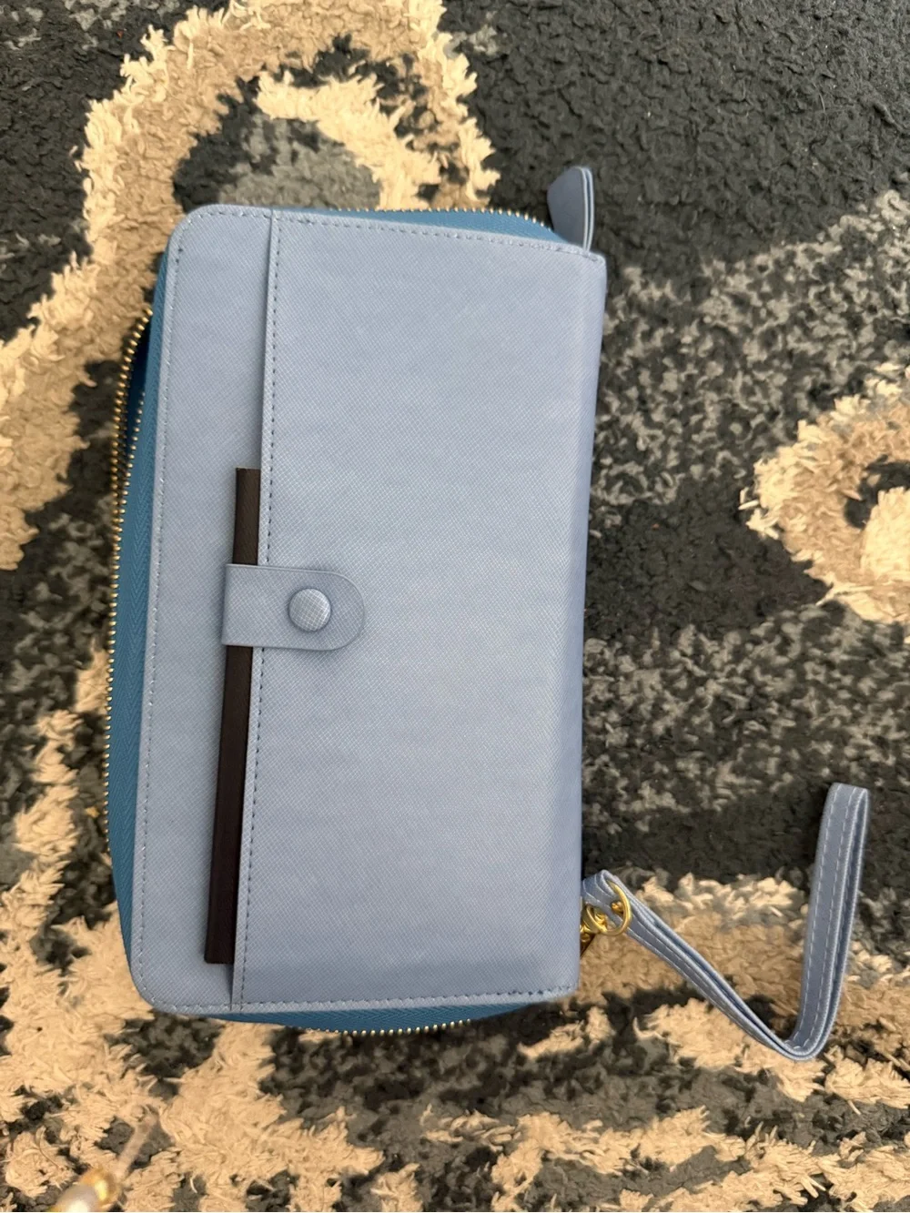 The Unbranded Brand large carry